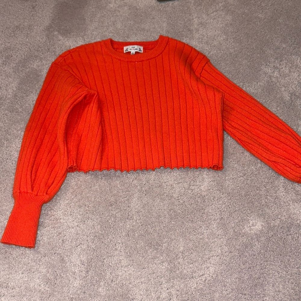 Cute orange sweater great condition